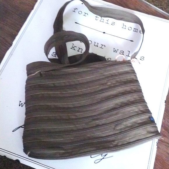 Zip It Bag - Picture 1 of 3